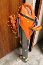 A FLYMO ELECTRIC LEAF BLOWER / VAC