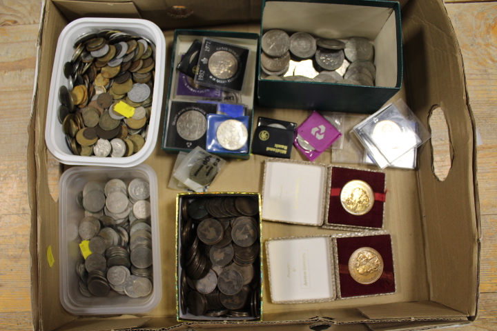 A TRAY OF COLLECTABLE COINAGE