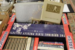A TRAY OF MAINLY ELVIS MEMORABILIA TO INCLUDE THE EP COLLECTION OF 45 SINGLES, CD BOX SETS ETC