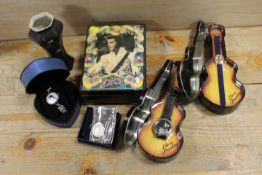 A SMALL TRAY OF ELVIS MEMORABILIA TO INCLUDE MUSICAL JEWELLERY BOX, WATCHES ETC