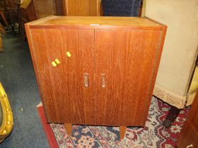 A RETRO TEAK TWO DOOR MUSIC CUPBOARD WITH VINYL RECORDS