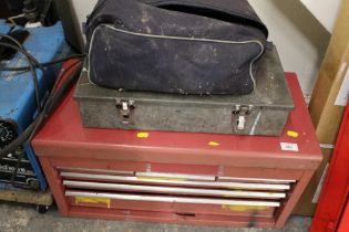 A MULTI DRAWER MECHANICS TOOL BOX AND CONTENTS TO INCLUDE A POWERED POLISHER AND TOOL BAG AND TOOLS