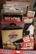 A TRAY OF ASSORTED ELVIS COLLECTABLES AND MEMORABILIA