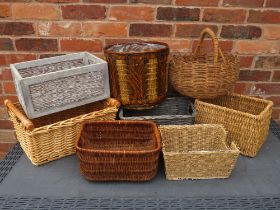 A QUANTITY OF WICKERWARE / BASKETS ETC