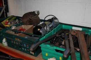 THREE TRAYS OF TOOLS TO INCLUDE BOLT CUTTERS, STILSONS AND A BENCH GRINDER ETC (TRAYS NOT INCLUDED)