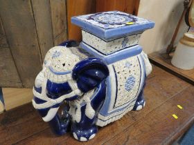 A LARGE DECORATIVE CERAMIC ELEPHANT / STAND - H 43.5 cm