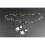 A VINTAGE 925 SILVER AMBER CHOKER STYLE NECKLACE TOGETHER WITH PEARL STYLE EARRINGS