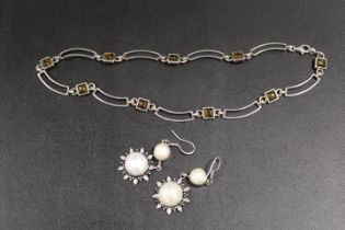 A VINTAGE 925 SILVER AMBER CHOKER STYLE NECKLACE TOGETHER WITH PEARL STYLE EARRINGS