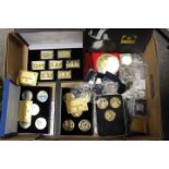 A TRAY OF COLLECTABLE COINAGE TO INCLUDE CASED WORTH COLLECTION SET