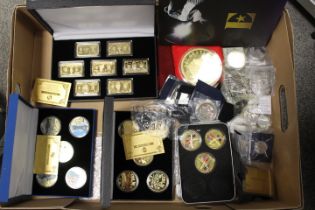 A TRAY OF COLLECTABLE COINAGE TO INCLUDE CASED WORTH COLLECTION SET