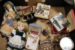 A SMALL TRAY OF COLLECTABLES TO INCLUDE CHARLIE CHAPLIN 8MM FILMS ETC