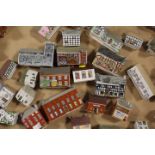 A TRAY OF COLLECTABLE WADE MODELS OF BUILDINGS