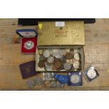 A BOX OF ANTIQUE AND VINTAGE COINAGE