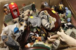 A TRAY OF ASSORTED ANIMAL FIGURES TO INCLUDE BORDER FINE ARTS
