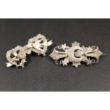 A PAIR OF HALLMARKED SILVER SWEETHEART BROOCHES