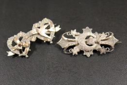 A PAIR OF HALLMARKED SILVER SWEETHEART BROOCHES