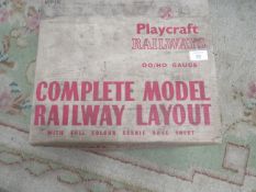 A BOXED PLAYCRAFT '00 / H0 GAUGE' COMPLETE RAILWAY SET WITH INSTRUCTIONS