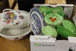 A SELECTION OF CERAMICS TO INCLUDE JUG AND BOWL TOGETHER WITH BLUE AND WHITE MEAT PLATE AND ASSORTED