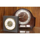 A VINTAGE MAHOGANY MANTLE CLOCK TOGETHER WITH CLOCK SET IN SLATE (2)