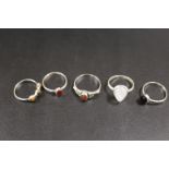 A COLLECTION OF 5 SILVER GEMSTONE DRESS RINGS TO INCLUDE TIGERS EYE, OPAL ETC