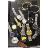 A TRAY OF ASSORTED MODERN AND VINTAGE WRISTWATCHES