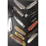 A SMALL COLLECTION OF ASSORTED POCKET KNIVES TO INCLUDE MULTI-TOOL EXAMPLES