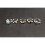 A COLLECTION OF 5 SILVER GEMSTONE DRESS RINGS TO INCLUDE TIGERS EYE ETC