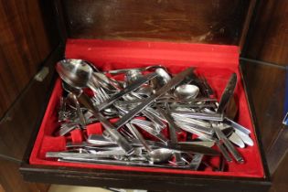 A CANTEEN OF ONEIDA CUTLERY (CONTENTS UNCHECKED)