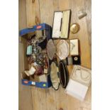 A TRAY OF VINTAGE AND MODERN COSTUME JEWELLERY