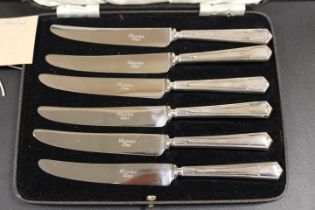 A CASED SET OF HALLMARKED SILVER HANDLED DECO STYLE CAKE KNIVES