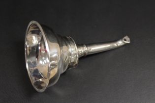 A HALLMARKED SILVER WINE FUNNEL BY ROBERT HENNELL I AND DAVID HENNELL II - LONDON 1795, approx