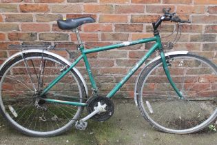 A RALEIGH CLASSICO HYBRID BIKE