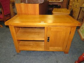 A MODERN OAK MEDIA CABINET - W 100 cm