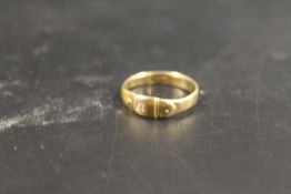 A 18CT RING IN THE FORM OF A BUCKLE APPROX 2.7G
