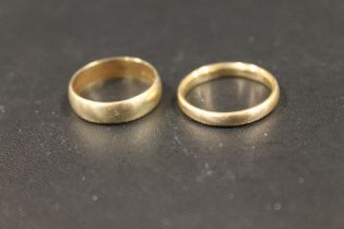 TWO HALLMARKED 9CT GOLD WEDDING BANDS, APPROX COMBINED WEIGHT 4.9 G (2)