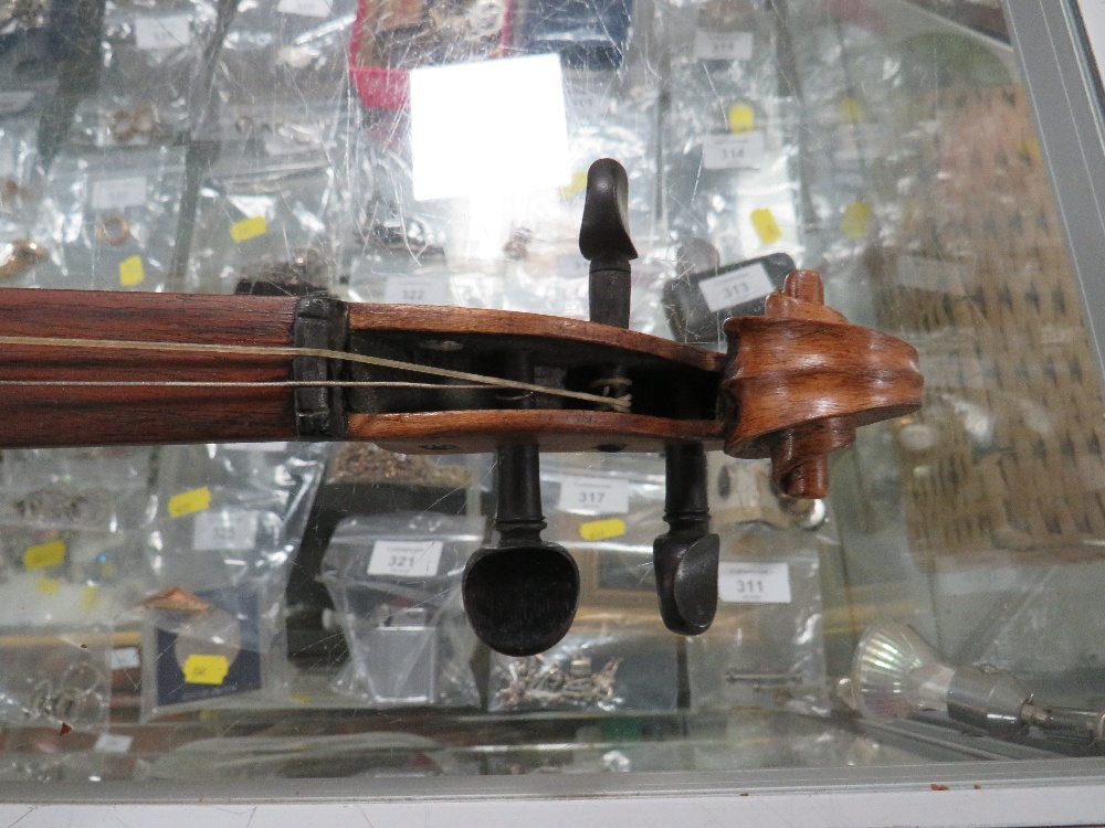 AN ANTIQUE VIOLIN WITH ONE PIECE BACK - Image 8 of 9