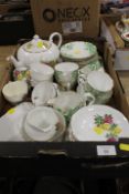 A TRAY OF ASSORTED CERAMICS TO INCLUDE A TEAPOT ETC