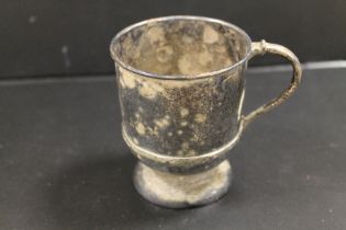 A HALLMARKED SILVER CHRISTENING CUP - APPROX WEIGHT 90 G