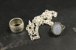 A HALLMARKED SILVER BAND TOGETHER WITH A MOONSTONE STYLE RING AND A CHAIN (3)