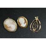 A 9CT ROSE GOLD PEDANT SET WITH A SMALL AMETHYST APPROX 1.1G TOGETHER WITH TWO CAMEO BROOCHES (3)