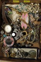 A TRAY OF ASSORTED COSTUME JEWELLERY