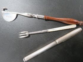 A UNUSUAL HALLMARKED SILVER IMPLEMENT WITH WOODEN TURNED HANDLE TOGETHER WITH A HALLMARKED SILVER