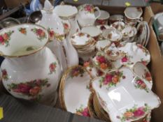 A TRAY OF ASSORTED ROYAL ALBERT OLD COUNTRY ROSES TO INCLUDE MINIATURE CUPS AND SAUCERS