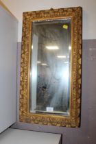 A VINTAGE GILT RECTANGULAR WALL MIRROR - 65.5 x 35 cm