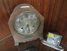 A VINTAGE MANTLE CLOCK TOGETHER WITH AN ART DECO STYLE DESK CLOCK (2)