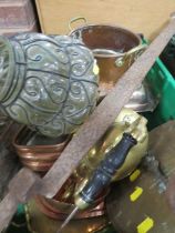 A TRAY OF ASSORTED METAL WARE ETC TO INCLUDE SALTER SCALES (TRAY NOT INCLUDED )