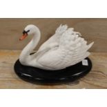 A LARGE CERAMIC FIGURE OF A SWAN ON A FITTED WOODEN BASE CIRCA 1986 BY FRANKLIN MINT