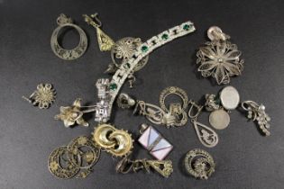 A BOX OF VINTAGE SILVER AND WHITE METAL JEWELLERY