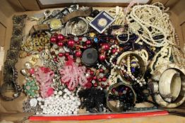 A TRAY OF ASSORTED COSTUME JEWELLERY AND WATCHES ETC