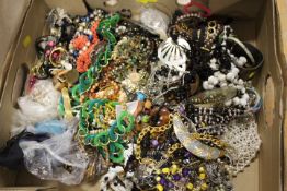 A LARGE TRAY OF ASSORTED COSTUME JEWELLERY